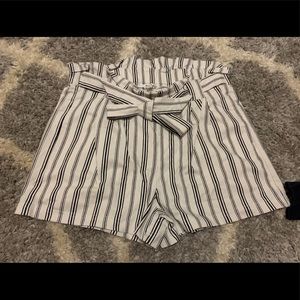Super fashionable shorts white and black stripes